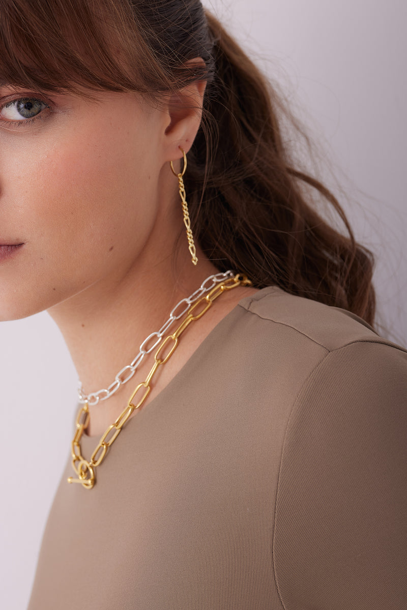 Golden figaro chain earrings Sofia on model